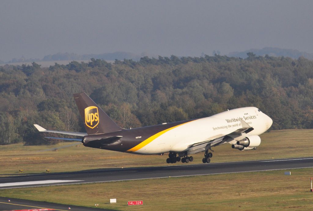 Boeing 747-400 (N576UP) - Seconds from touchdown on RW 14L