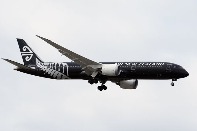 Boeing 787-9 Dreamliner (ZK-NZE) - Boeing 787-9 Air New Zealand ZK-NZE arr rwy 21 YPPH 050818.