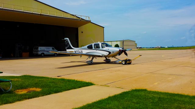 Cirrus SR-22 (N113JV)