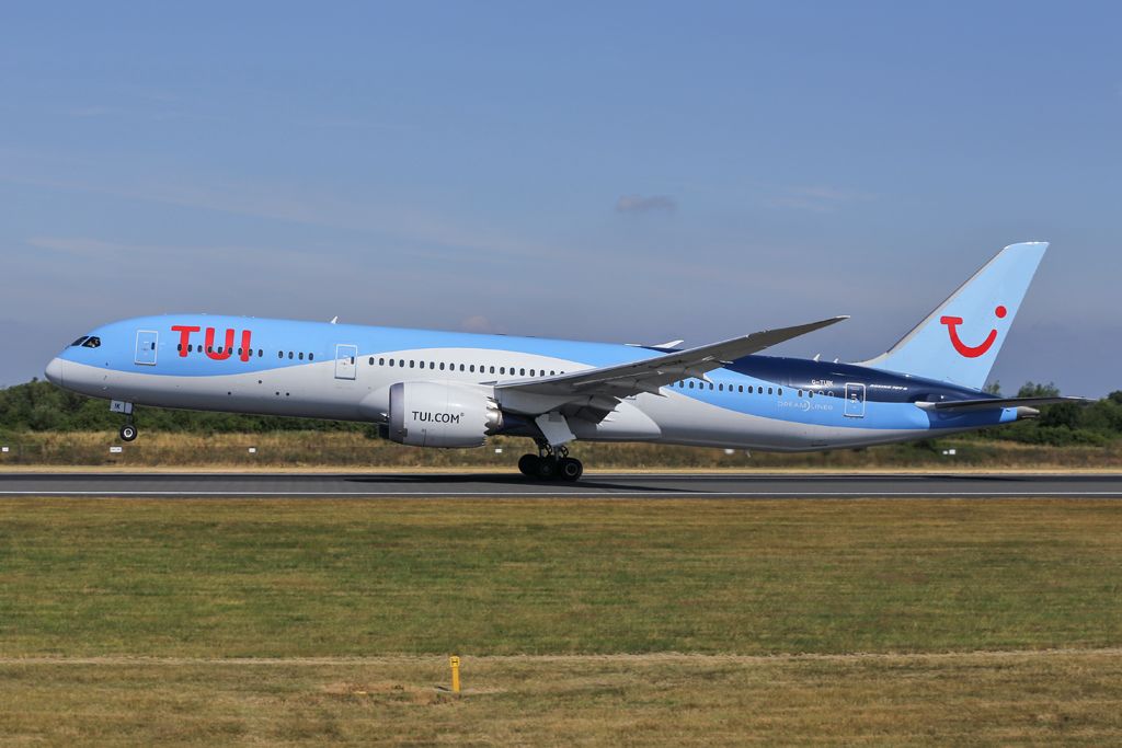 Boeing 787-9 Dreamliner (G-TUIK) - TOM144 off to Orlando SFB