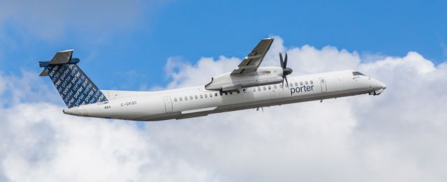 de Havilland Dash 8-400 (C-GKQC)
