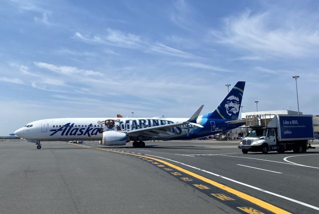 Boeing 737 MAX 9 (N710AL) - Seattle Mariners Special 05/13/25