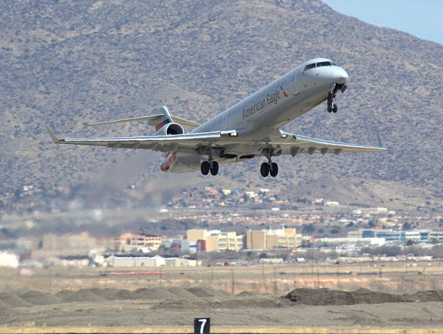 Canadair Regional Jet CRJ-700 (N528EG)