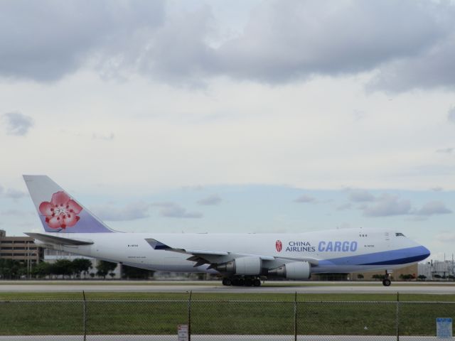 Boeing 747-400 (B-18723)