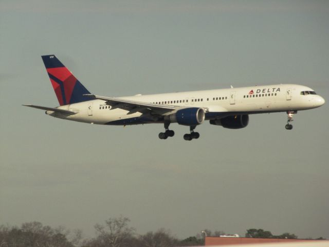 Boeing 757-200 (N6707A)