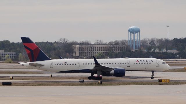 Boeing 757-200 (N624AG) - This bird is in the international "75S" config.