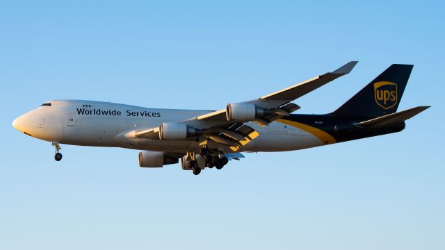 Boeing 747-400 (N572UP)