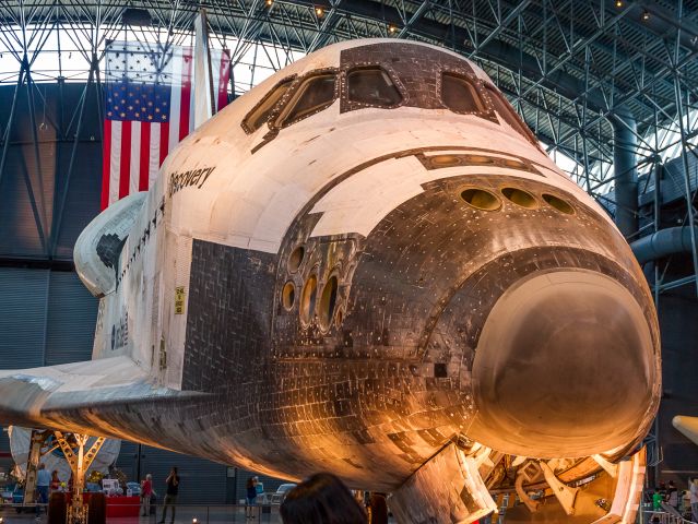 — — - Space Shuttle Discovery (OV103). Udvar-Hazy museum near Dulles airport, Washington.