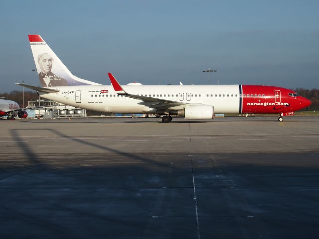 Boeing 737-700 (LN-DYR)