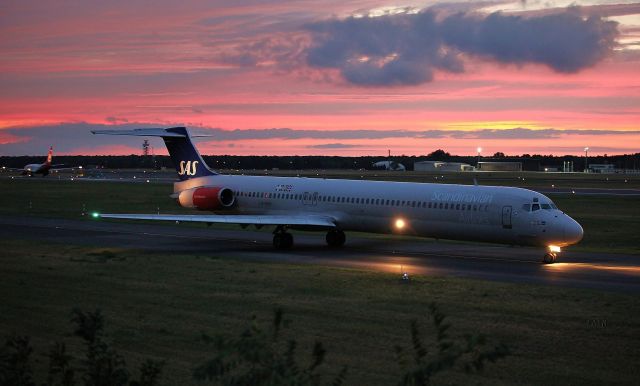 McDonnell Douglas MD-82 (LN-RMM)