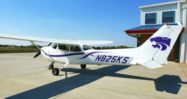 Cessna Skyhawk (N825KS)