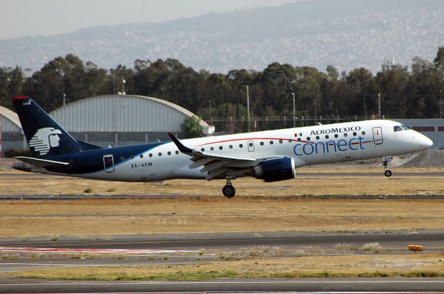 Embraer ERJ-190 (XA-AEM) - AeroMexico Connect / Embraer ERJ-190LR / MSN 110 / XA-AEM / MMMX 03/2023