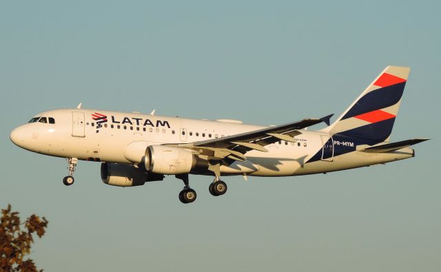 Airbus A319 (PR-MYM)