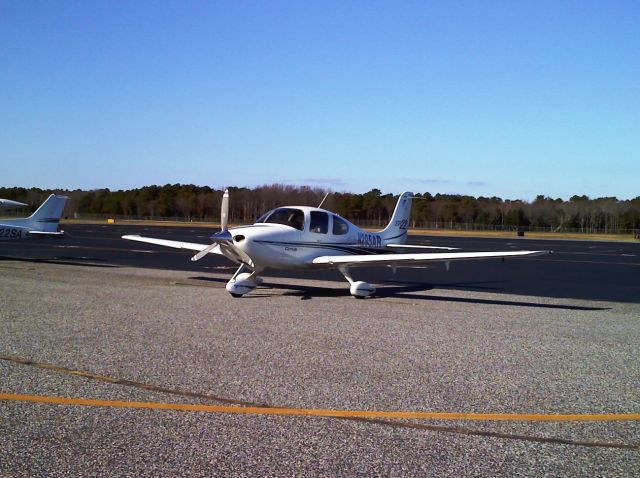 Cirrus SR-22 (N285AR) - Nice plane from NY parked at FBO @ Cape May