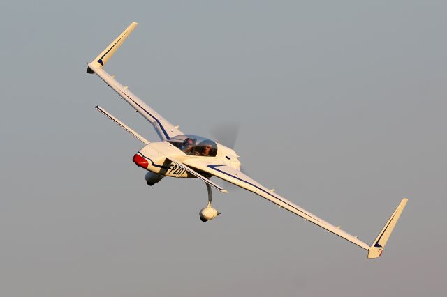 RUTAN Long-EZ (F-PZMT)