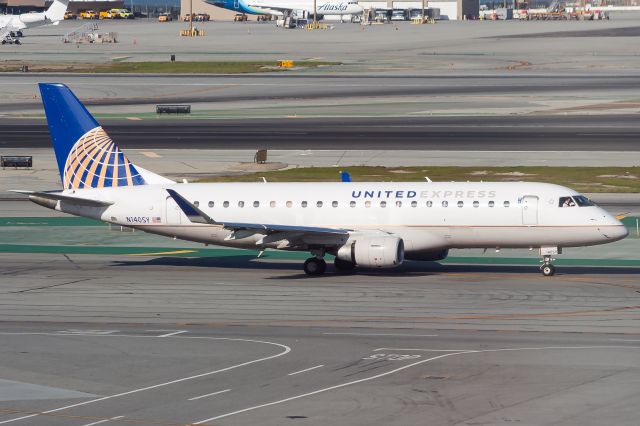 Embraer 175 (N140SY)