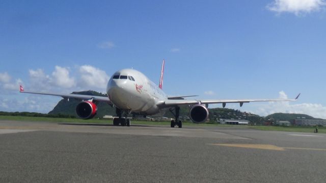 Airbus A330-200 (G-VMNK)