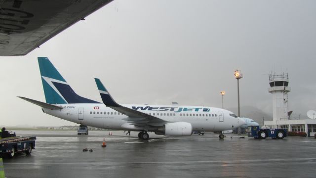 Boeing 737-700 (C-FXWJ)