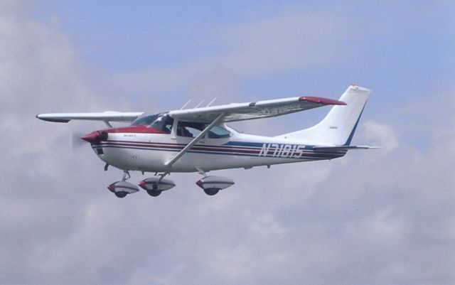 Cessna Skylane (N71815)