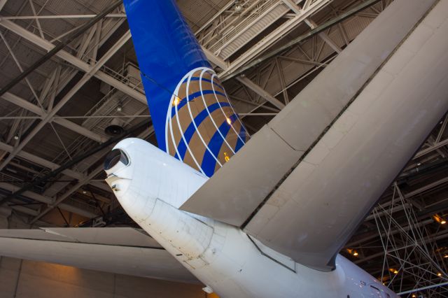 Boeing 747-400 (N107UA)