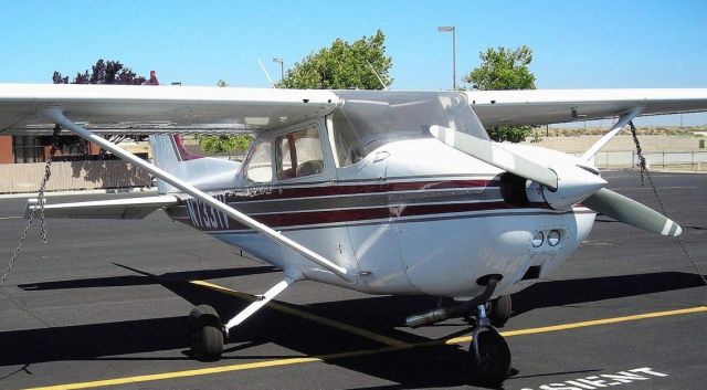 Cessna Skyhawk (N733YV)