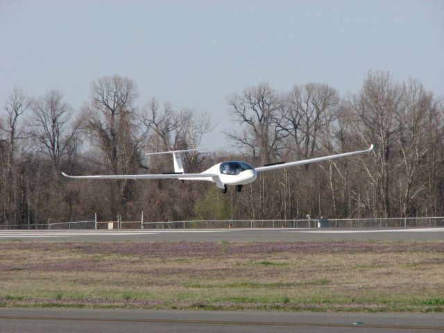 Cessna Chancellor (N42CE) - Landing runway 14