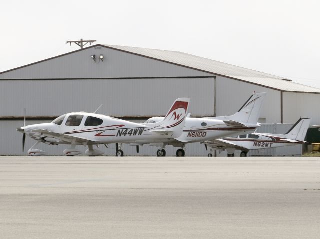 Cessna Skylane (N44WW)