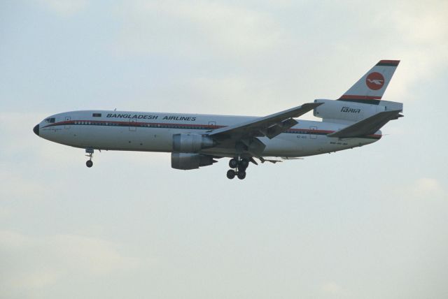McDonnell Douglas DC-10 (S2-ACO) - Final Approach to Narita Intl Airport Rwy34L on 1996/12/13
