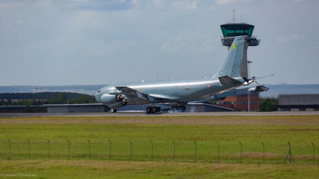 Boeing C-135B Stratolifter (F-UKCL)