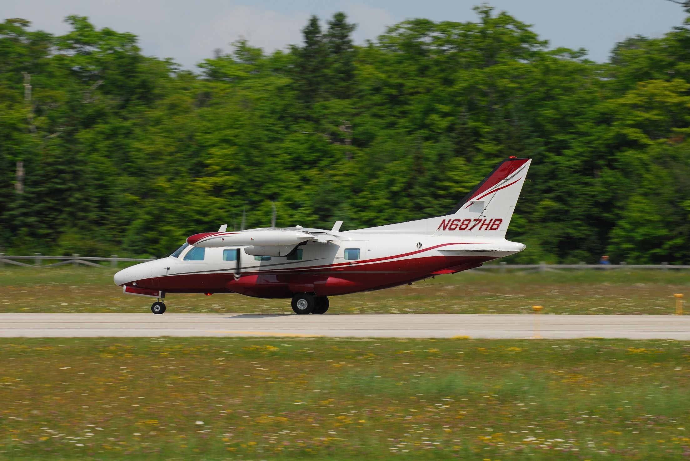 Mitsubishi MU-2 (N687HB)