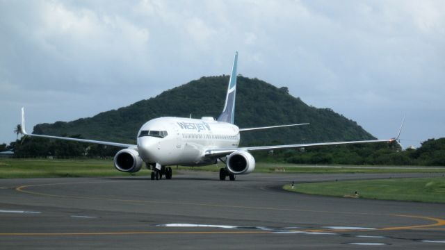 Boeing 737-800 (C-FYPB)