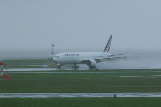 Boeing 777-200 (F-GSPD) - First Air France flight Vancouver-Paris