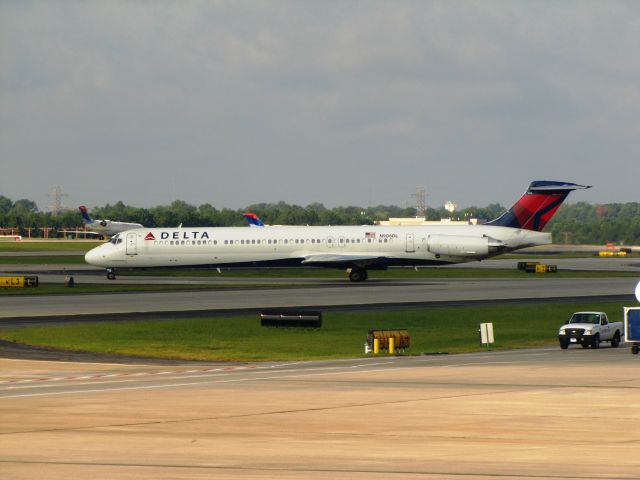 McDonnell Douglas MD-88 (N906DL)