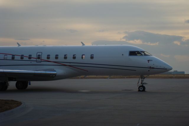 Bombardier Global Express (N50DS) - on the XJET ramp