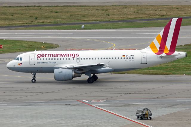 Airbus A319 (D-AKNH) - GWI2588 departing for some summer sun in Palma