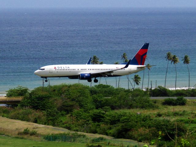 Boeing 737-800 (N382DA)