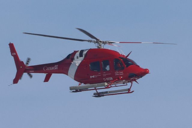C-GCQB — - C-GCQB Bell-429 Canada Coast Guard. Survolant le fleuve St- Laurent QC. à Lavaltrie. Le 03-03-2025 à 14.29.