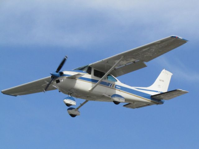 Cessna Skylane (N97661) - Landing RWY 24