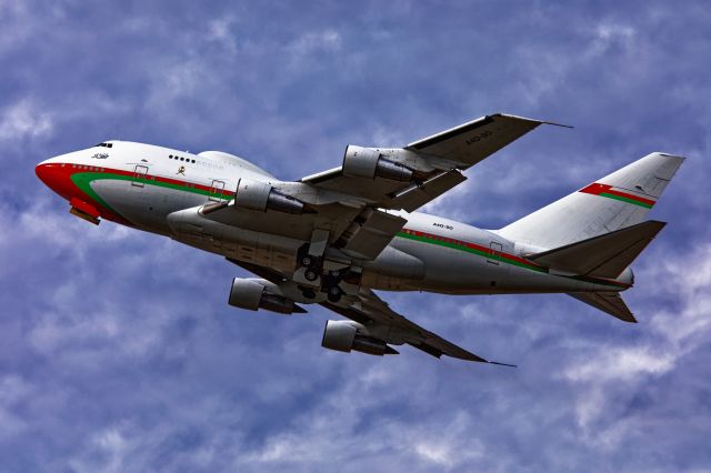 Boeing 747-200 (A4O-SO) - Oman Royal Flight B747SP take-off from KIX.