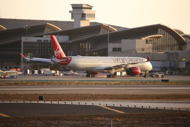 Airbus A350-1000 (G-VTEA)