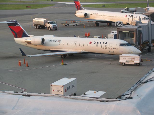 Canadair Regional Jet CRJ-200 (N8884E) - A Delta CRJ at KALB with an MD88.