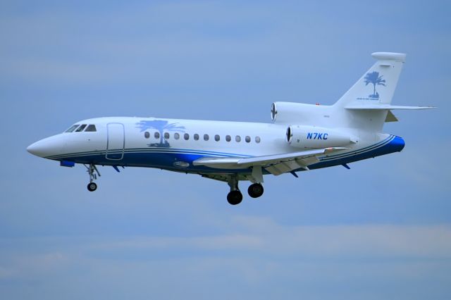 N7KC — - Falcon 900 EX used by country music star Kenny Chesney landing at Nashville. Note the logo on the tail with the words, "Living in fast forward."