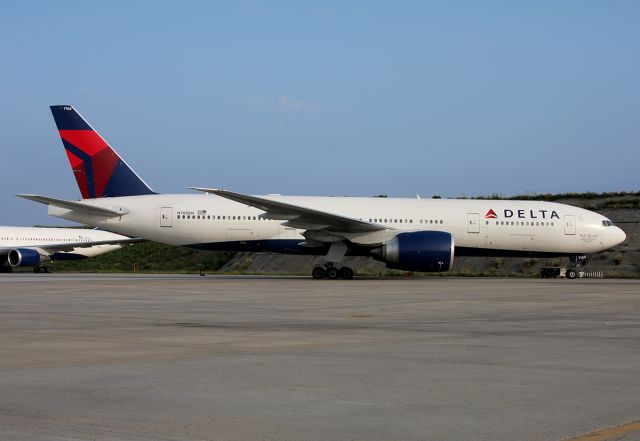 BOEING 777-200LR (N708DN)