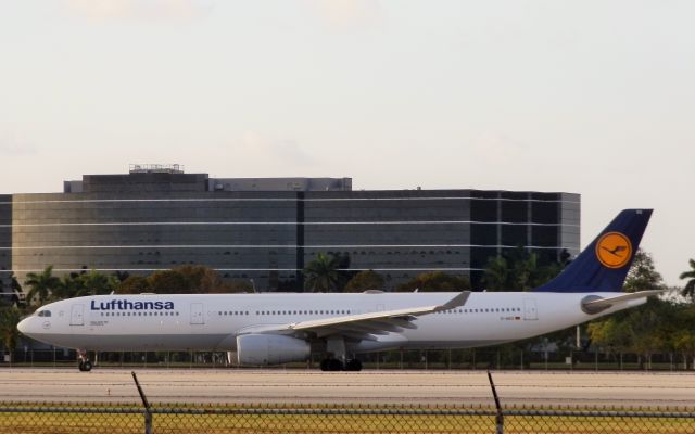 Airbus A330-300 (D-AIKG)