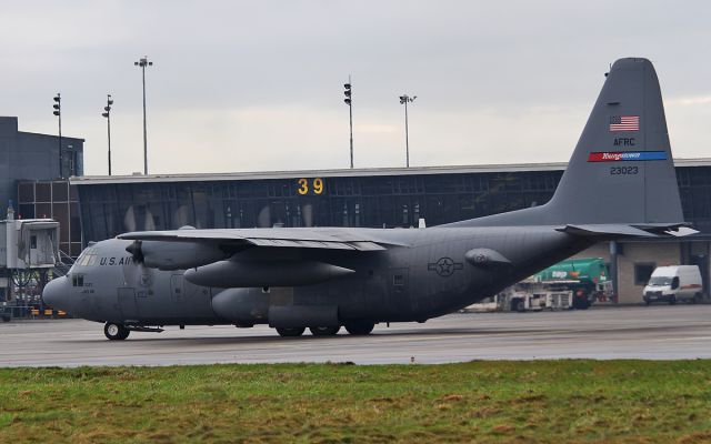 Lockheed C-130 Hercules (92-3023) - usaf c-130h 92-3023 taxing for dep from shannon 17/1/17.