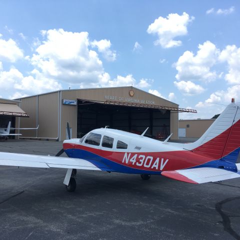 Piper Cherokee Arrow (N430AV)