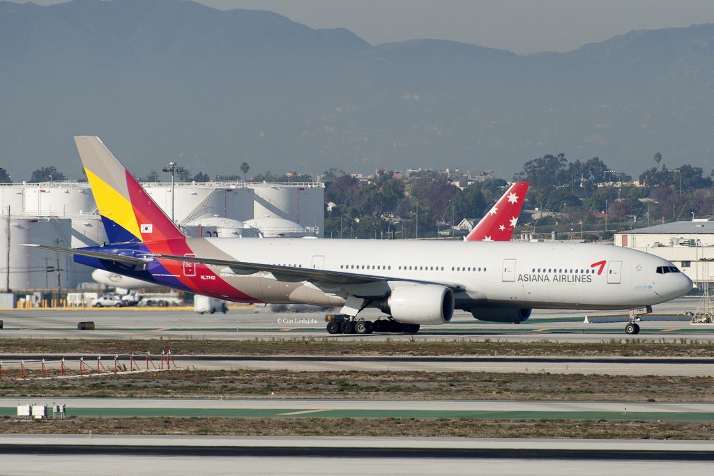 Boeing 777-200 (HL7742)