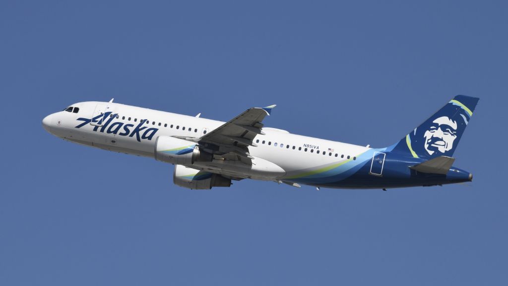 Airbus A320 (N851VA) - Departing LAX on 25R