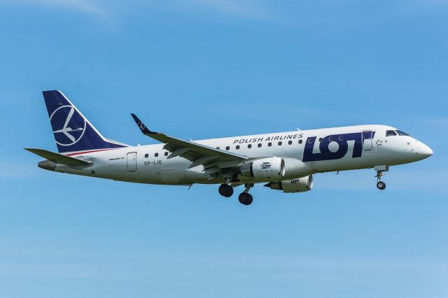 Embraer 170/175 (SP-LIQ) - WAW Spotting