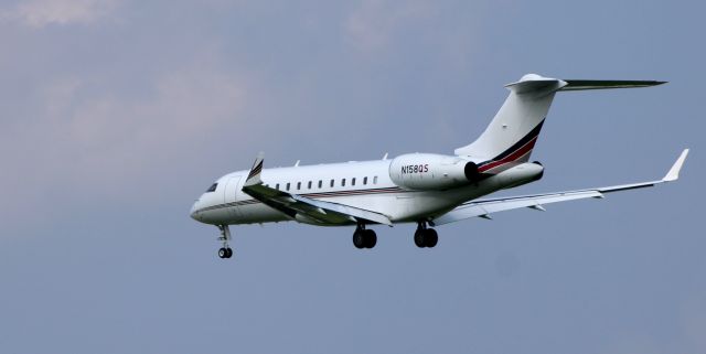 Bombardier Global Express (N158QS) - On short final is this 2020 Bombardier Global 6500 in the Summer of 2023.
